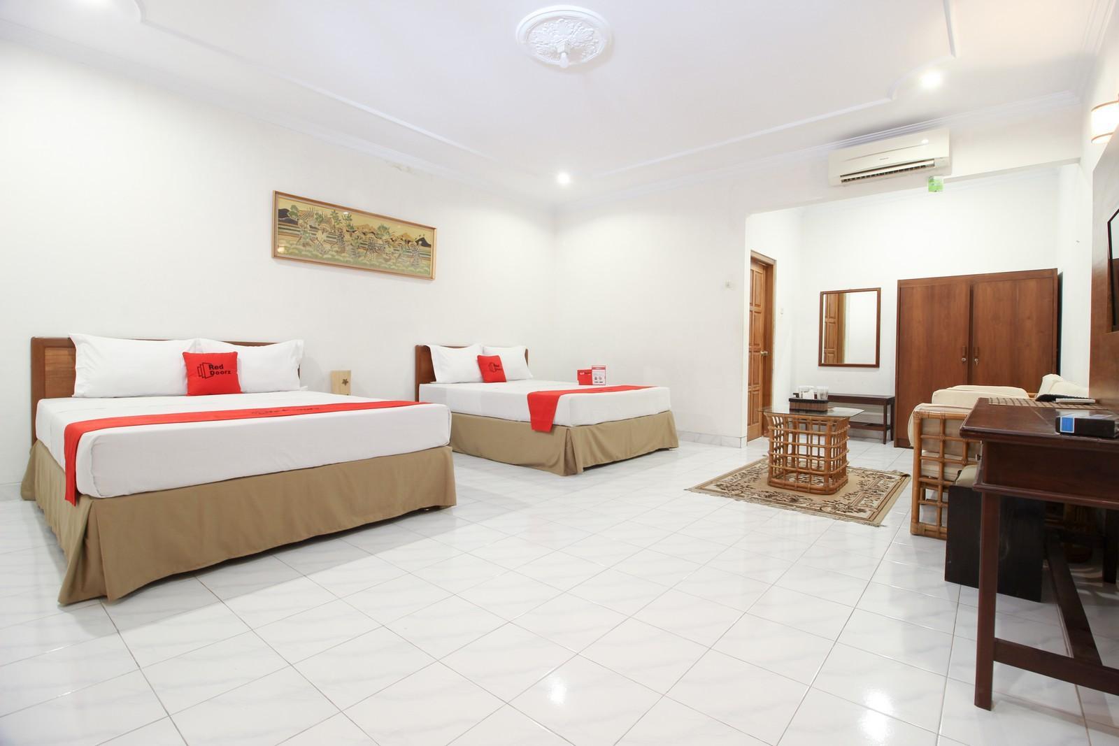 RedDoorz Plus near Alun Alun Selatan 2 Yogyakarta Exterior foto