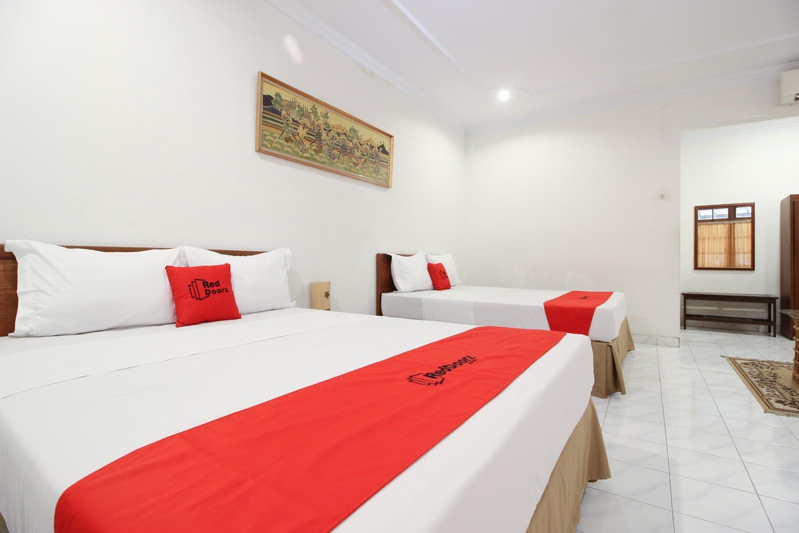 RedDoorz Plus near Alun Alun Selatan 2 Yogyakarta Exterior foto